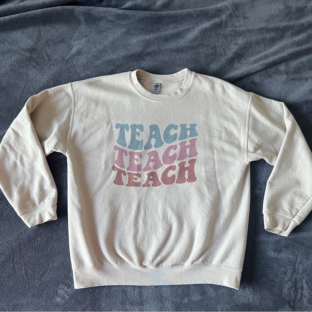 🔥Cream Sweatshirt with Multicolor 'Teach' Print